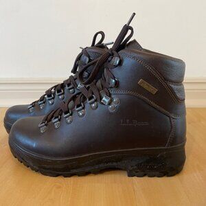 Ladies size 7 wide LL Bean Cresta Hiking Boots.